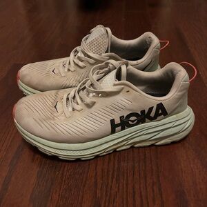 women’s hoka size 7